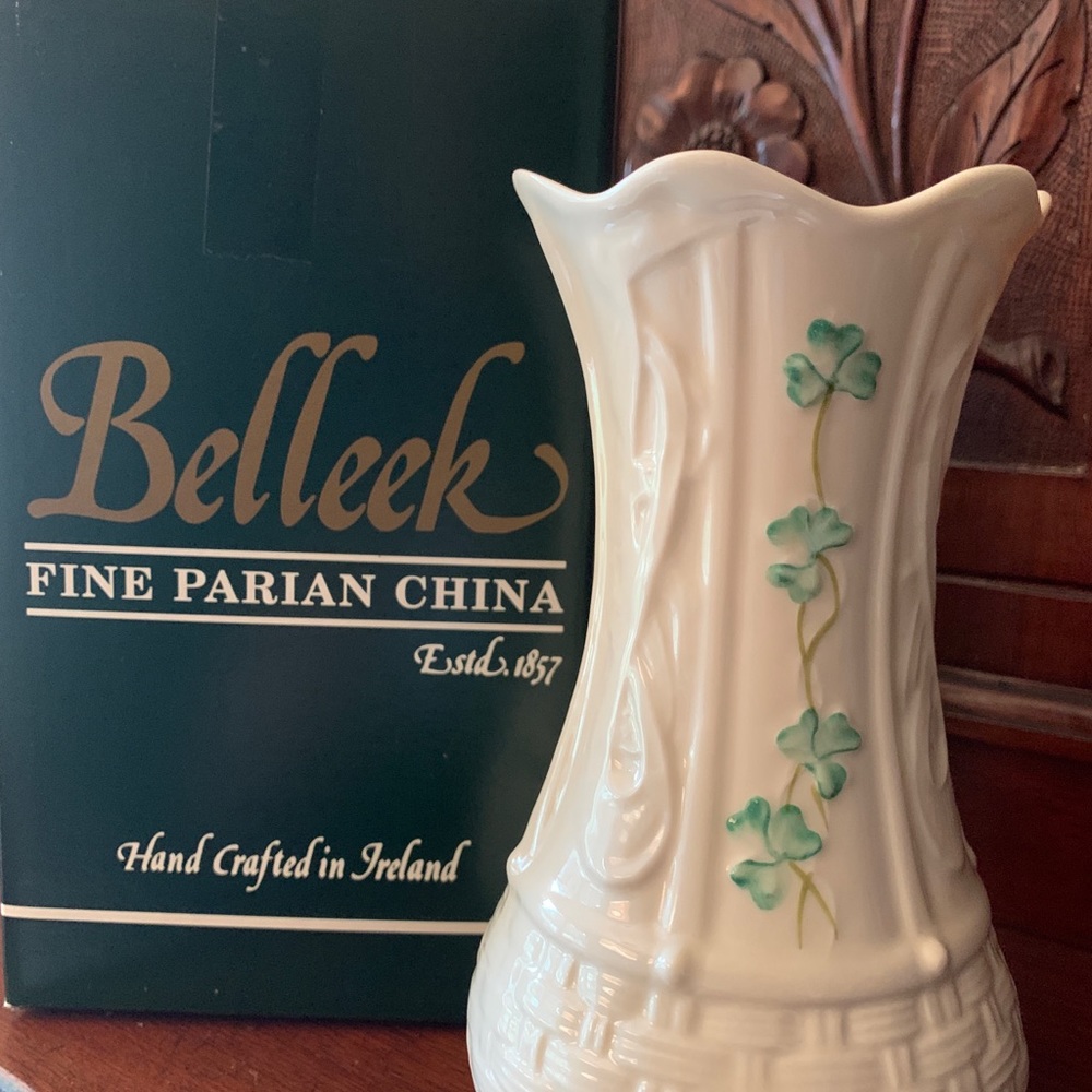 Belleek vase Millennial 2000 vase 6” lovely❣️